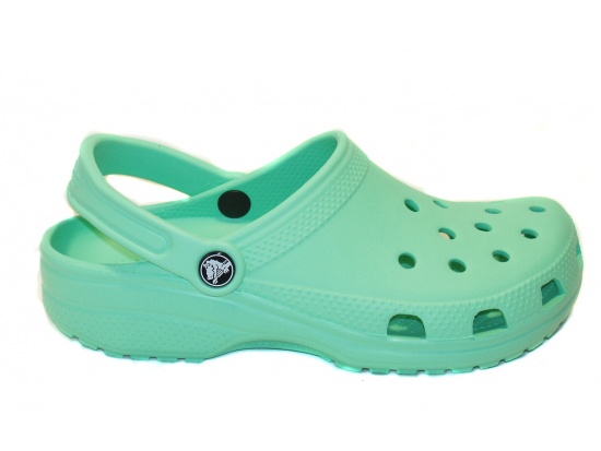 crocs-classic-pistachio-1